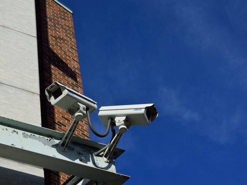 Installer une caméra de vidéosurveillance tout en respectant les règlementations