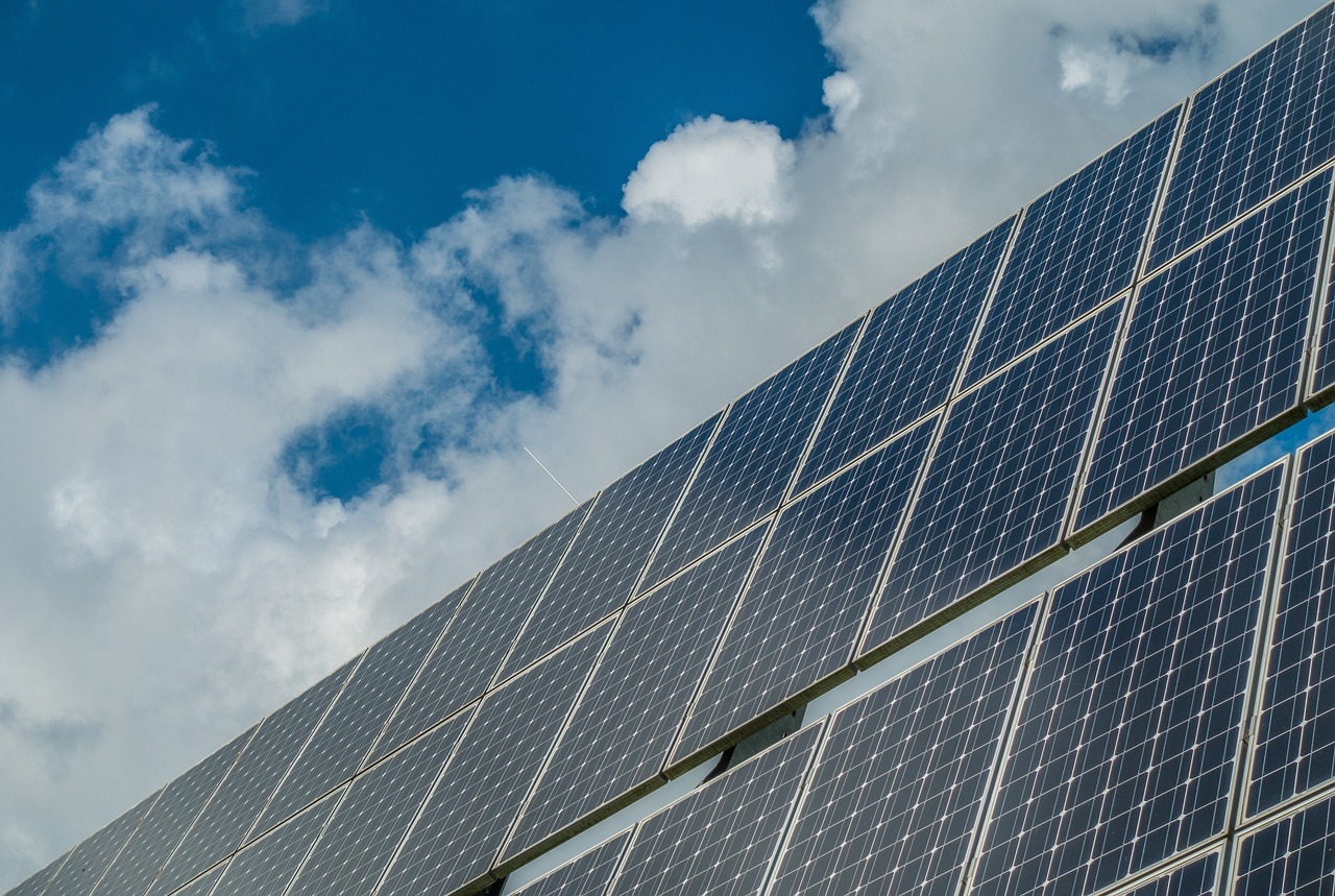 You are currently viewing Les subventions et aides financières pour l’installation de panneaux solaires à Annecy